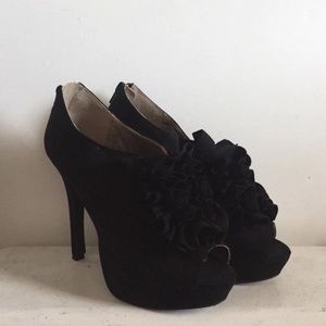 Black ruffled heels